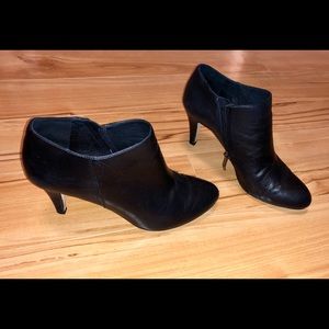 Vince Camuto Black short bootie 8/38
